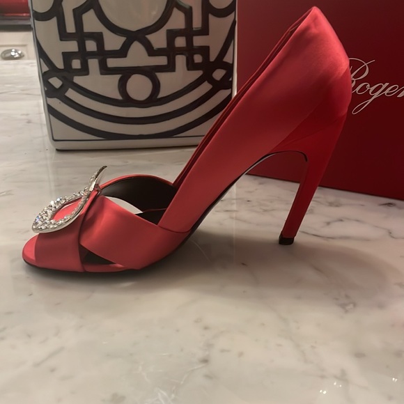 Roger Vivier open toe Gigi strass pumps with rhinestone buckle. - Picture 3 of 6